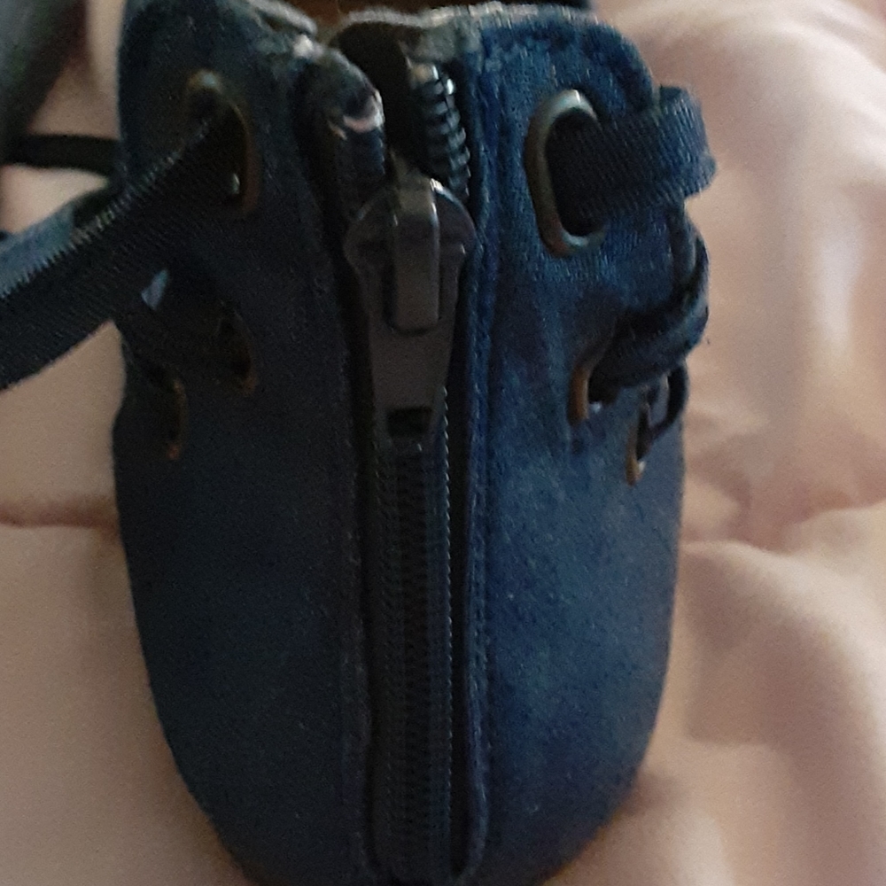 Shoes - Picture 5 of 6